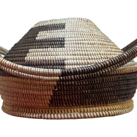 Woven basket with lid. Color : beige and brown. L