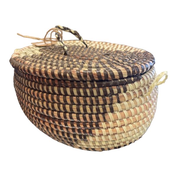 Oval shape basket color beige and brown size M